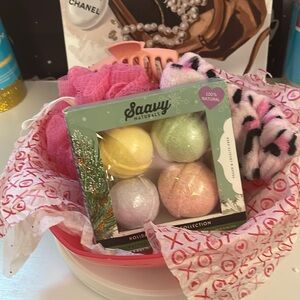 Bath Gift Bundle: Saavy Naturals & EcoTools Poufs, hair clip, spa headband